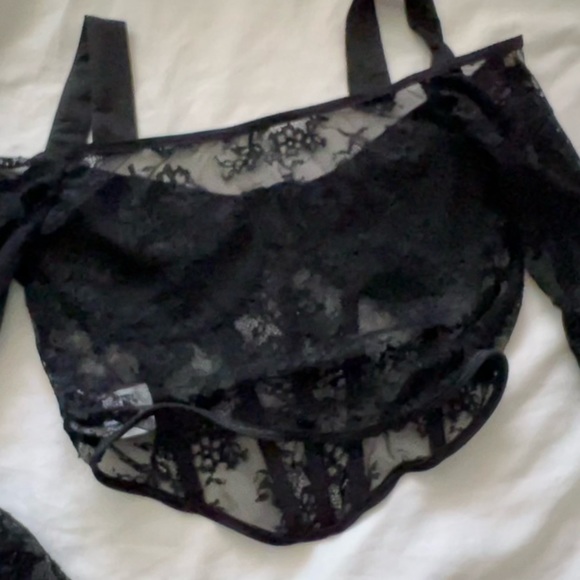 Two black and red tops - Picture 4 of 4